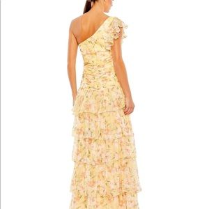 FLORAL PRINT RUFFLE TIERED
ONE SHOULDER size 8 2023 spring season